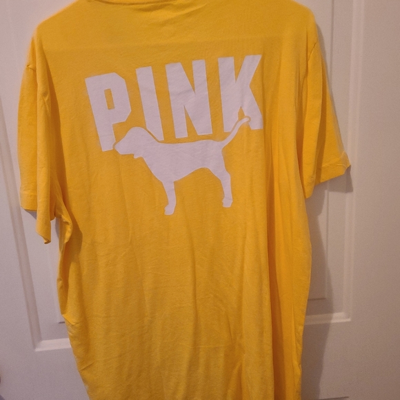 Victoria secret campus tee size large/Xtra large. - Picture 5 of 7